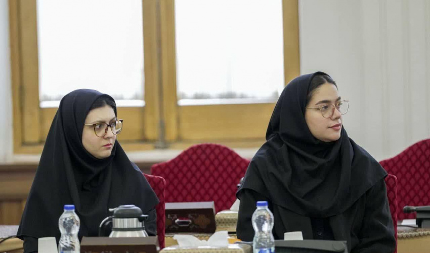 در نشست صمیمانه نخبگان با وزیر امور خارجه